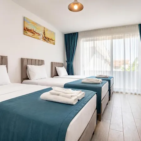 Sarum Hotel *